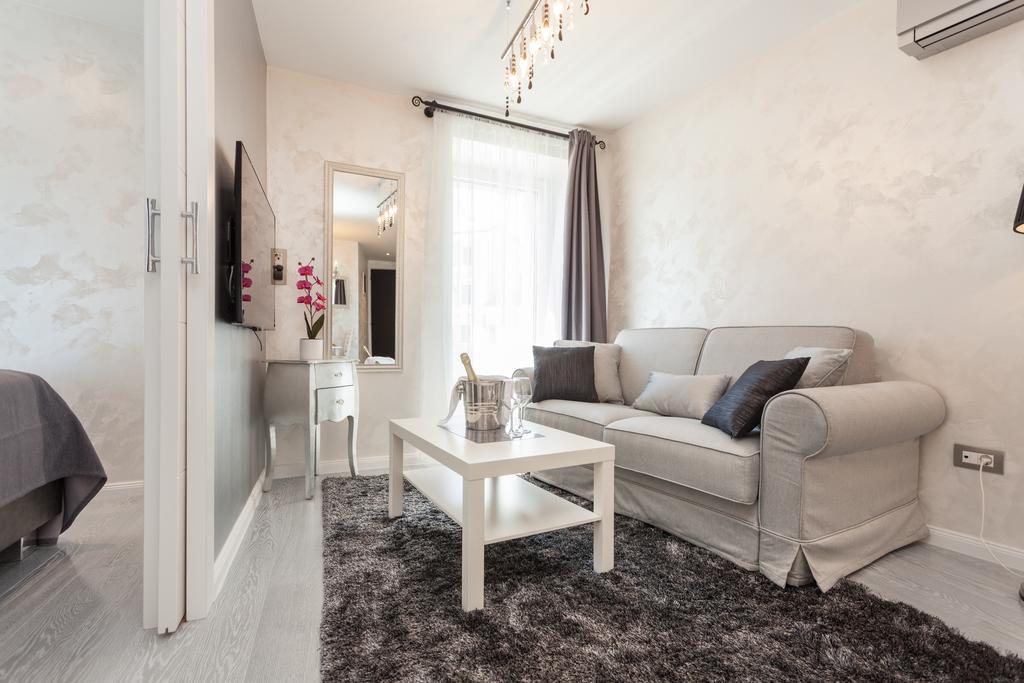 רוביני Royal Apartments מראה חיצוני תמונה