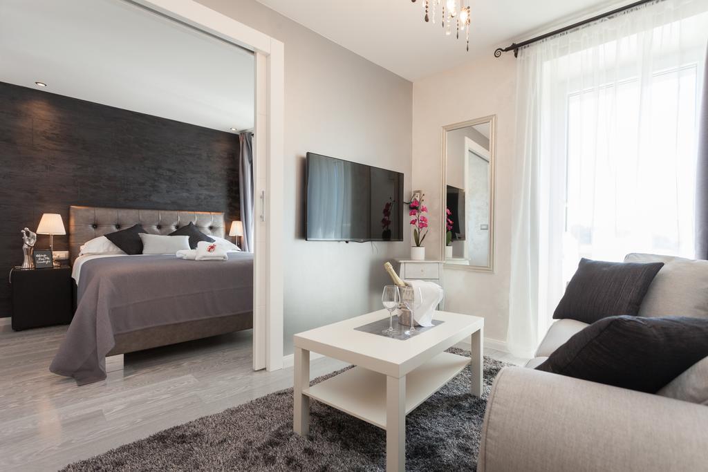רוביני Royal Apartments מראה חיצוני תמונה