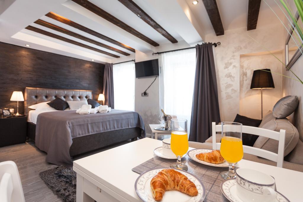 רוביני Royal Apartments מראה חיצוני תמונה