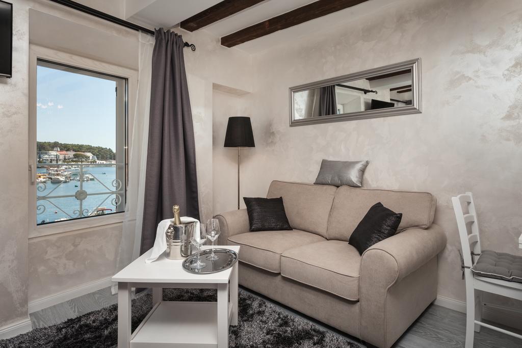 רוביני Royal Apartments מראה חיצוני תמונה
